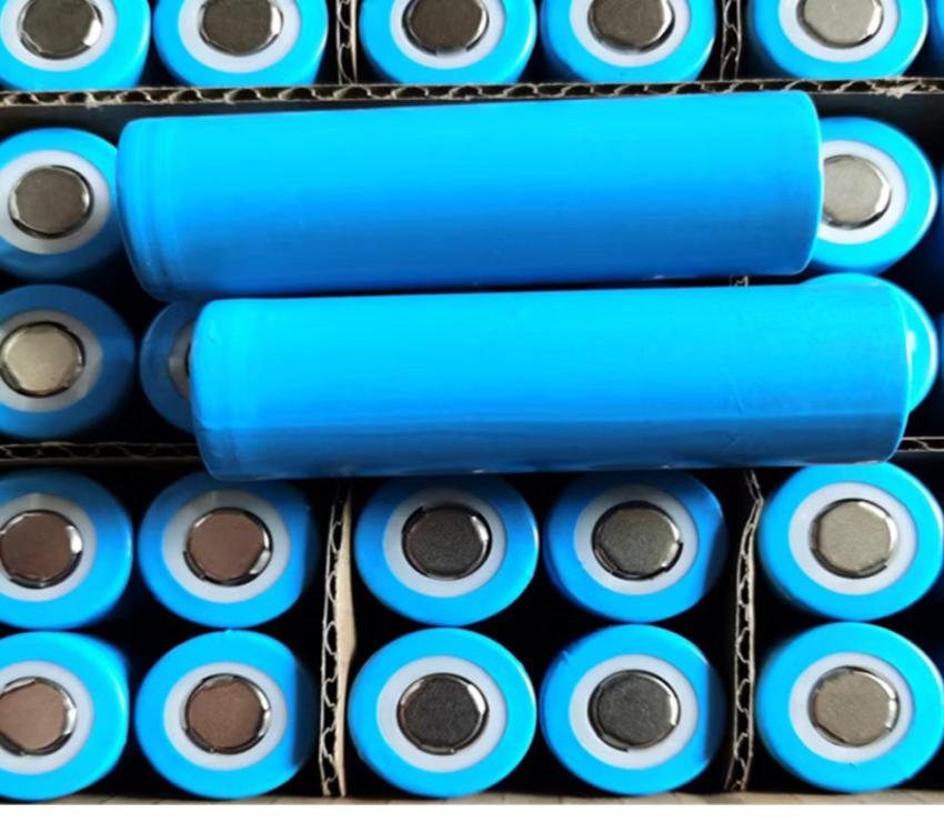 Lithium-Ion Cylinder Battery 21700-3-7V-4000mAh-Lithium-Ion-Battery